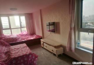 临近万达广场, 精装修LOFT 复式公寓,全新家具家电。诚租 - 济南28生活网 jn.28life.com