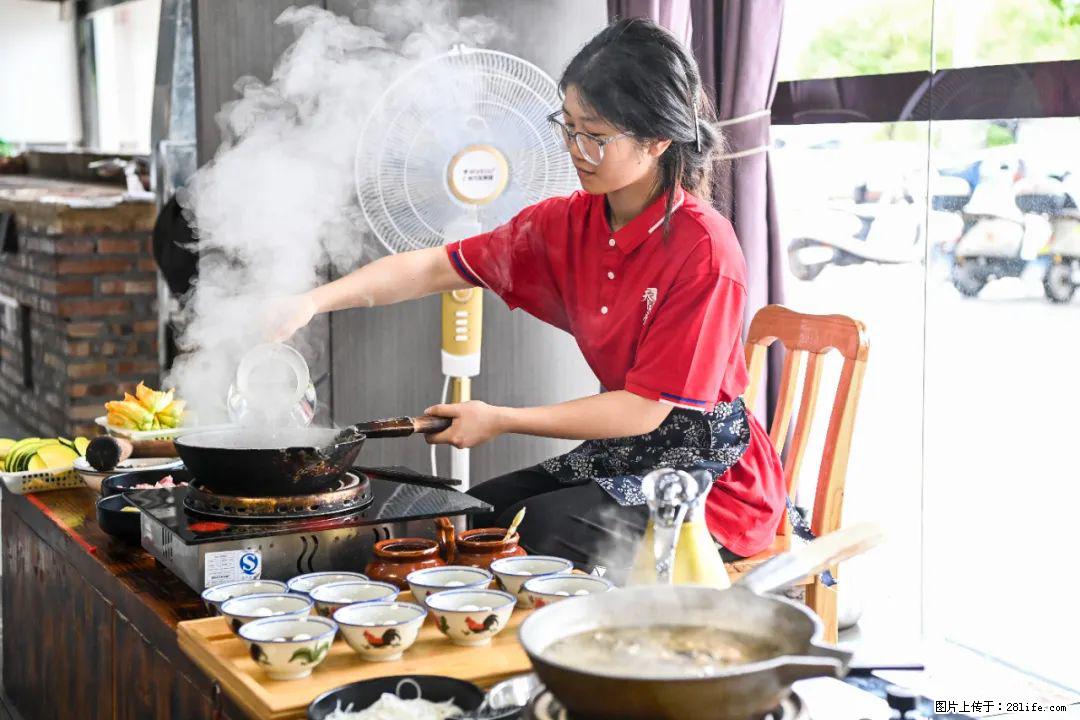 全网追的“扁担女孩”，找了一份暑假工，时薪12元 - 济南生活资讯 - 济南28生活网 jn.28life.com